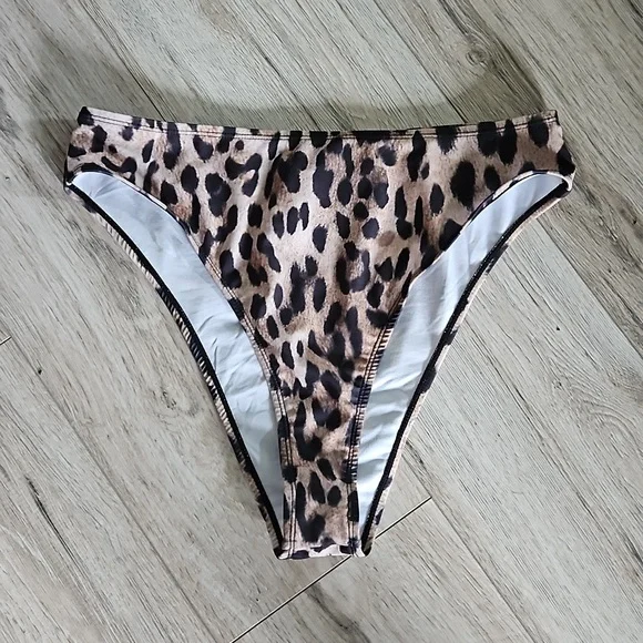 Leopard print bikini - Picture 2 of 5